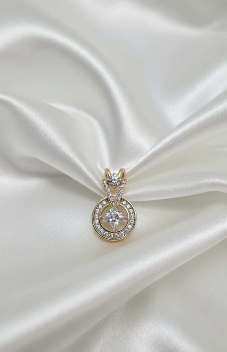 Ciondolo Luce- SSJewelry - Oro Laminato di alta Qualità per uso quotidiano- Gioielleria in Ticino.