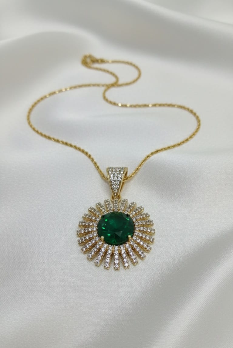 Ciondolo Sole- SSJewelry - Oro Laminato di alta Qualità per uso quotidiano- Gioielleria in Ticino.