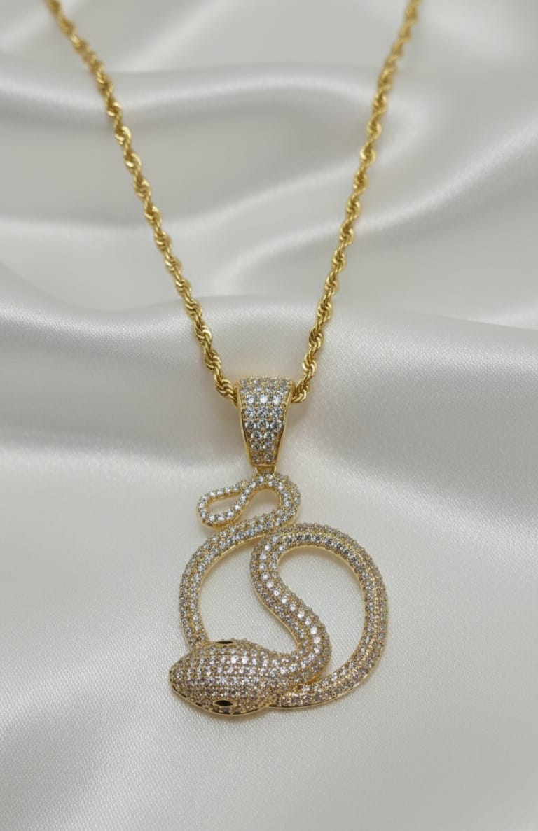 Ciondolo Serpente- SSJewelry - Oro Laminato di alta Qualità per uso quotidiano- Gioielleria in Ticino.
