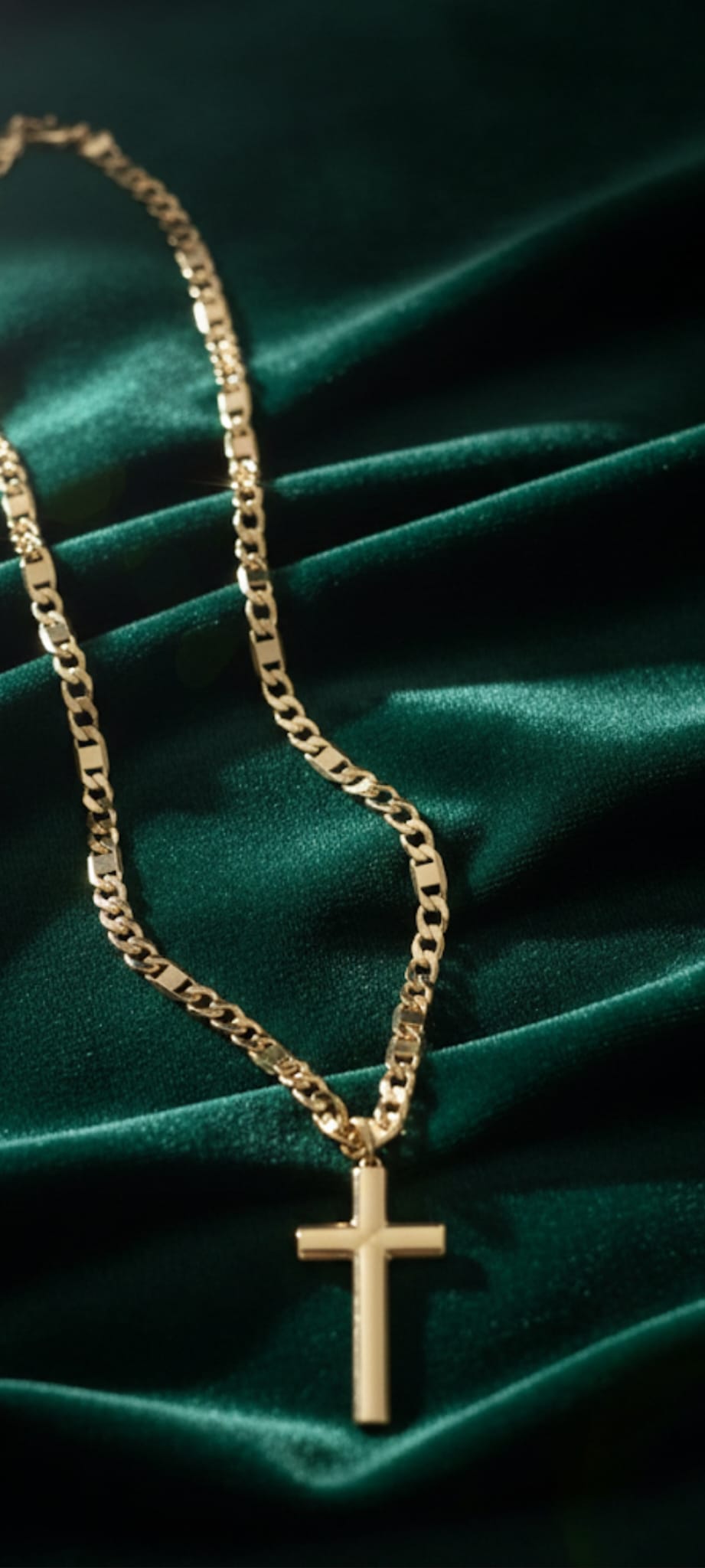 Ciondolo Croce Divina- SSJewelry - Oro Laminato di alta Qualità per uso quotidiano- Gioielleria in Ticino.