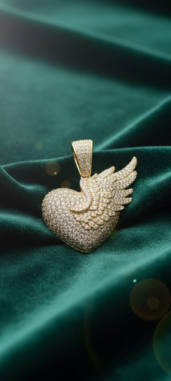 Ciondolo Cuore Alato- SSJewelry - Oro Laminato di alta Qualità per uso quotidiano- Gioielleria in Ticino.