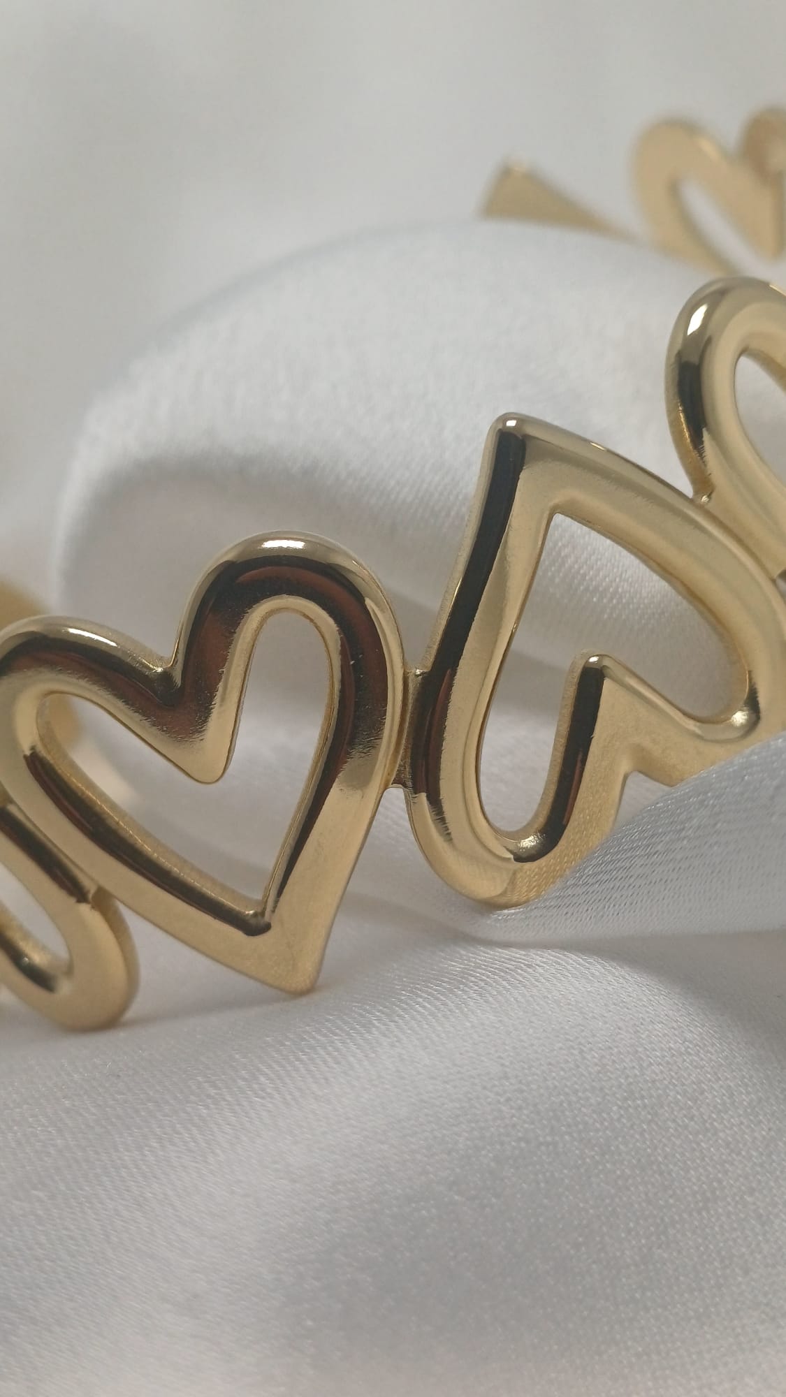 Bracciale Rigido Cuori- SSJewelry - Oro laminato di alta qualità per uso quotidiano - Gioielleria in Ticino