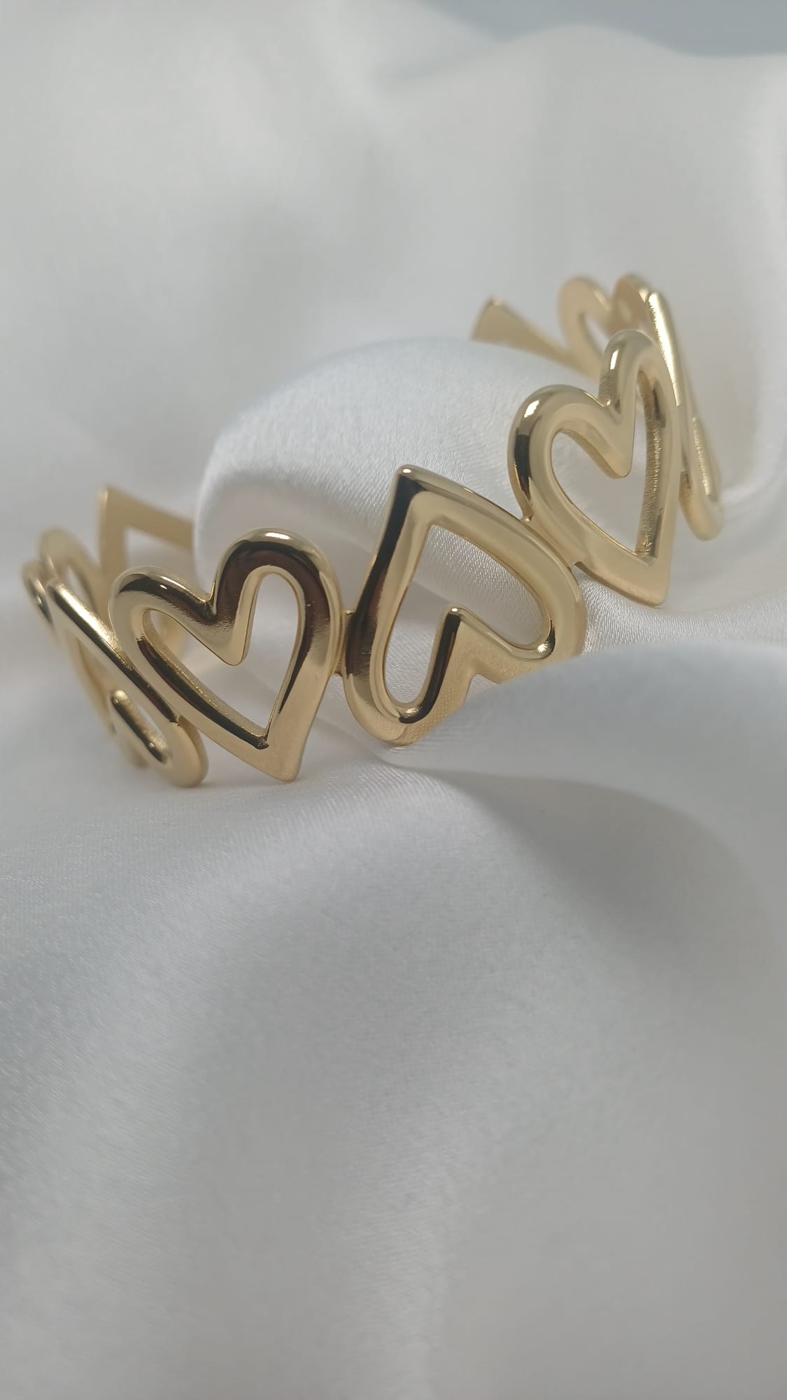 Bracciale Rigido Cuori- SSJewelry - Oro laminato di alta qualità per uso quotidiano - Gioielleria in Ticino