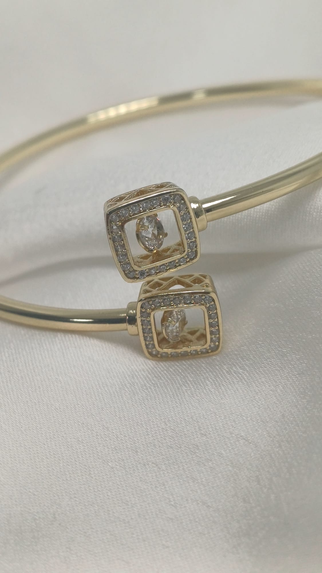 Bracciale Crystal Motion- SSJewelry - Oro laminato di alta qualità per uso quotidiano - Gioielleria in Ticino