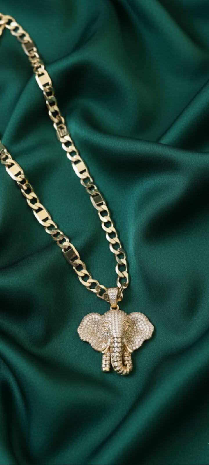 Ciondolo Elefante- SSJewelry - Oro Laminato di alta Qualità per uso quotidiano- Gioielleria in Ticino.