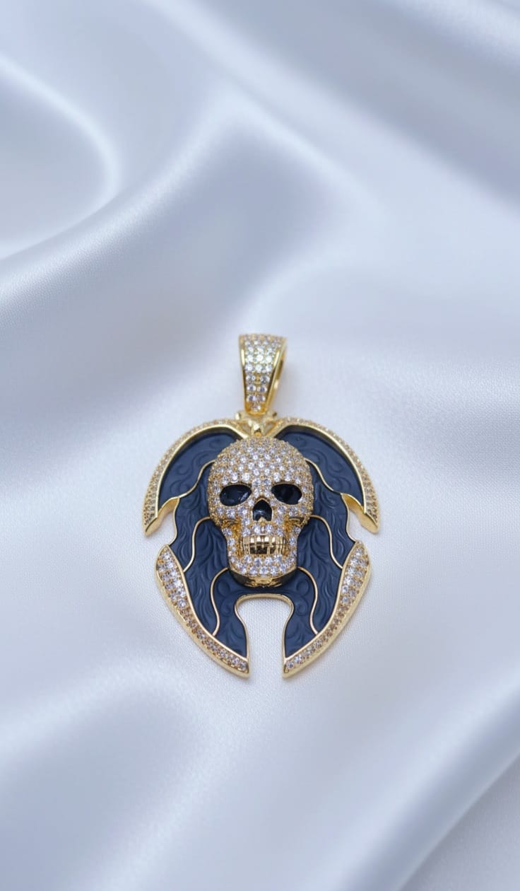 Ciondolo Dark Knight- SSJewelry - Oro Laminato di alta Qualità per uso quotidiano- Gioielleria in Ticino.