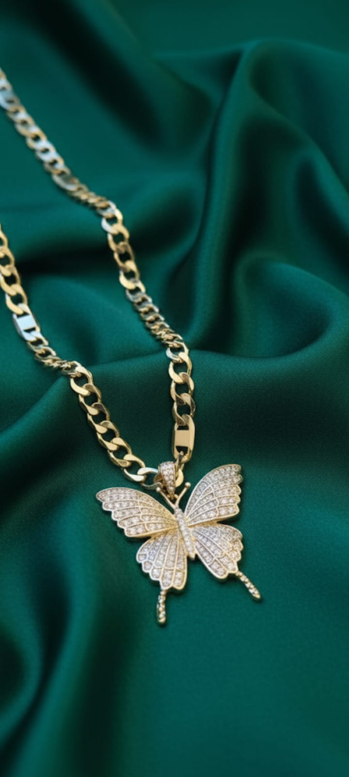 Ciondolo Ali di Luce- SSJewelry - Oro Laminato di alta Qualità per uso quotidiano- Gioielleria in Ticino.