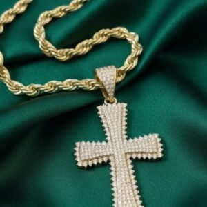 Ciondolo Croce Splendore- SSJewelry - Oro Laminato di alta Qualità per uso quotidiano- Gioielleria in Ticino.