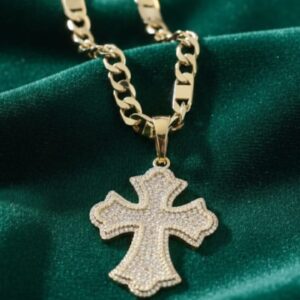 Ciondolo Croce Gotica- SSJewelry - Oro Laminato di alta Qualità per uso quotidiano- Gioielleria in Ticino.