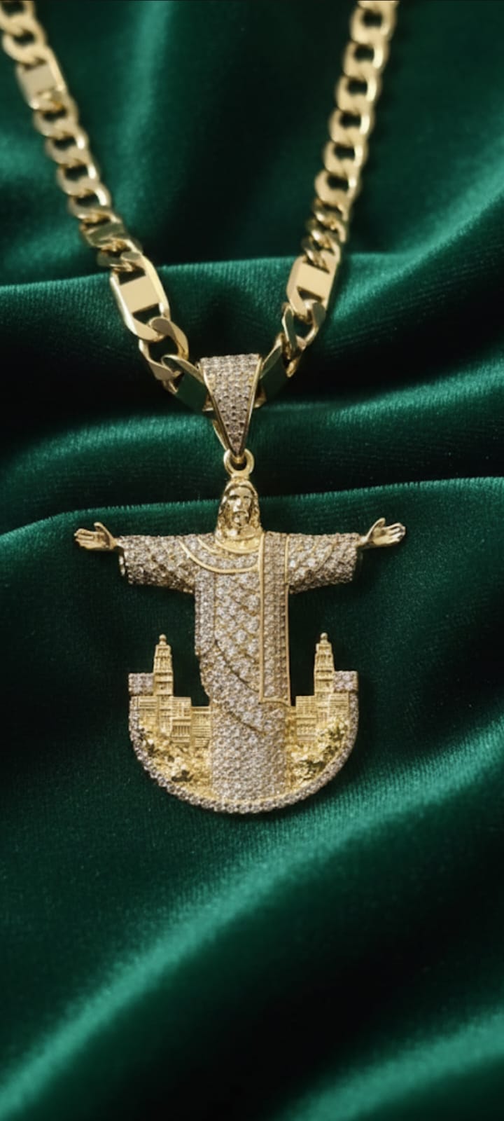 Ciondolo Cristo Redentore- SSJewelry - Oro Laminato di alta Qualità per uso quotidiano- Gioielleria in Ticino.