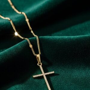 Ciondolo Croce Minimal- SSJewelry - Oro Laminato di alta Qualità per uso quotidiano- Gioielleria in Ticino.