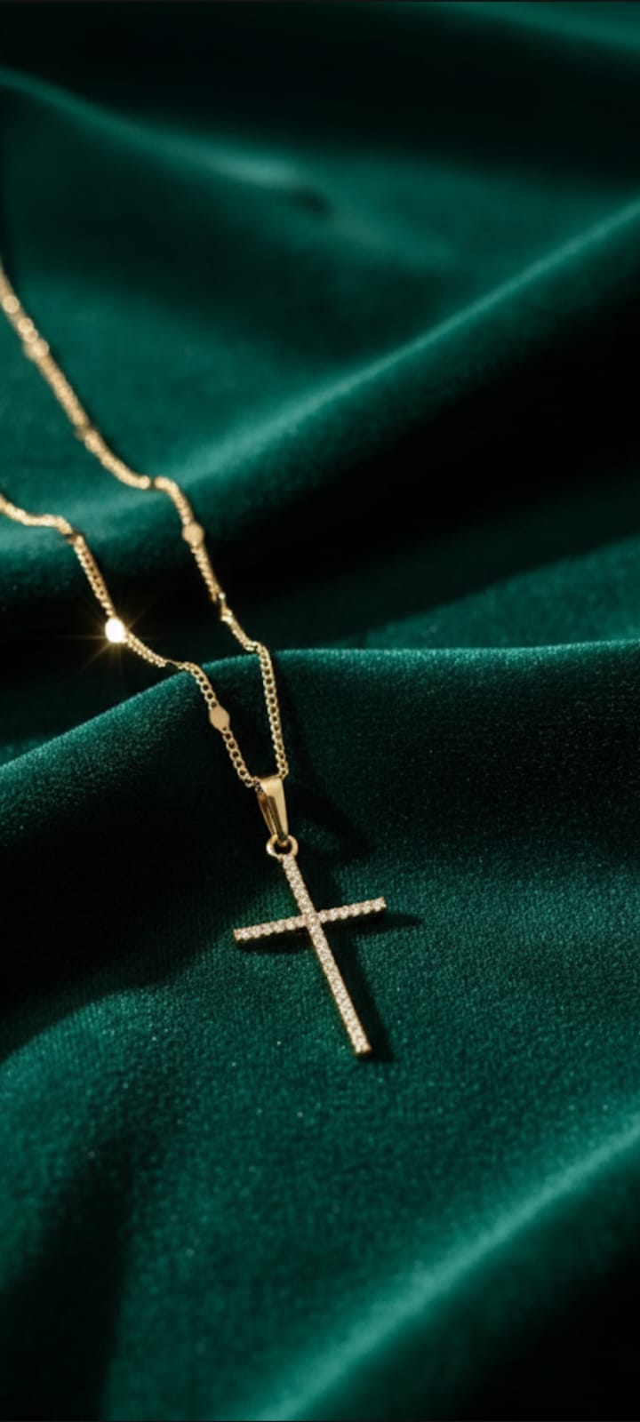 Ciondolo Croce Minimal- SSJewelry - Oro Laminato di alta Qualità per uso quotidiano- Gioielleria in Ticino.