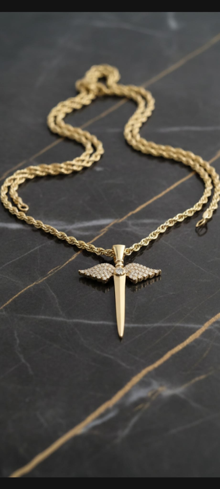 Ciondolo Daga Alata- SSJewelry - Oro Laminato di alta Qualità per uso quotidiano- Gioielleria in Ticino.