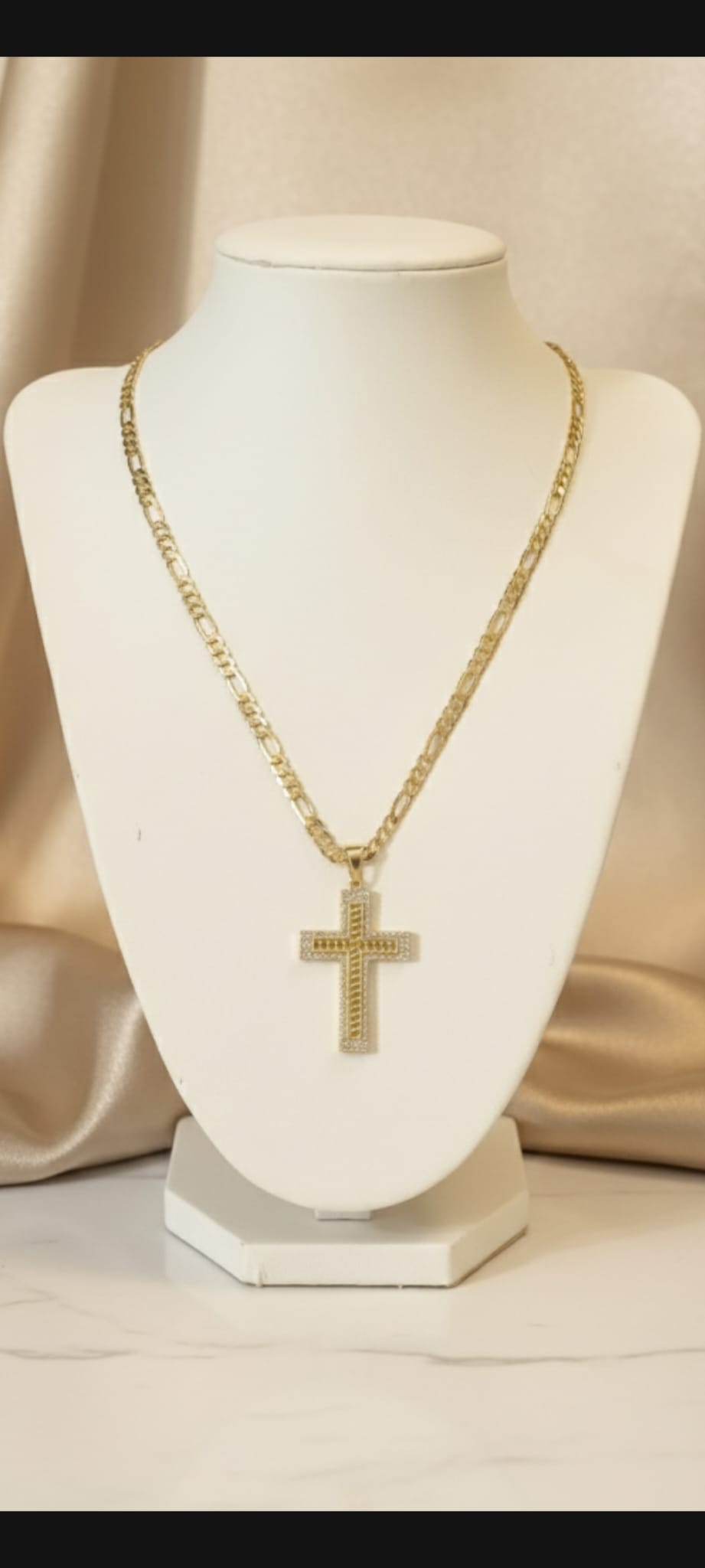 Ciondolo Croce con Zirconi- SSJewelry - Oro Laminato di alta Qualità per uso quotidiano- Gioielleria in Ticino.