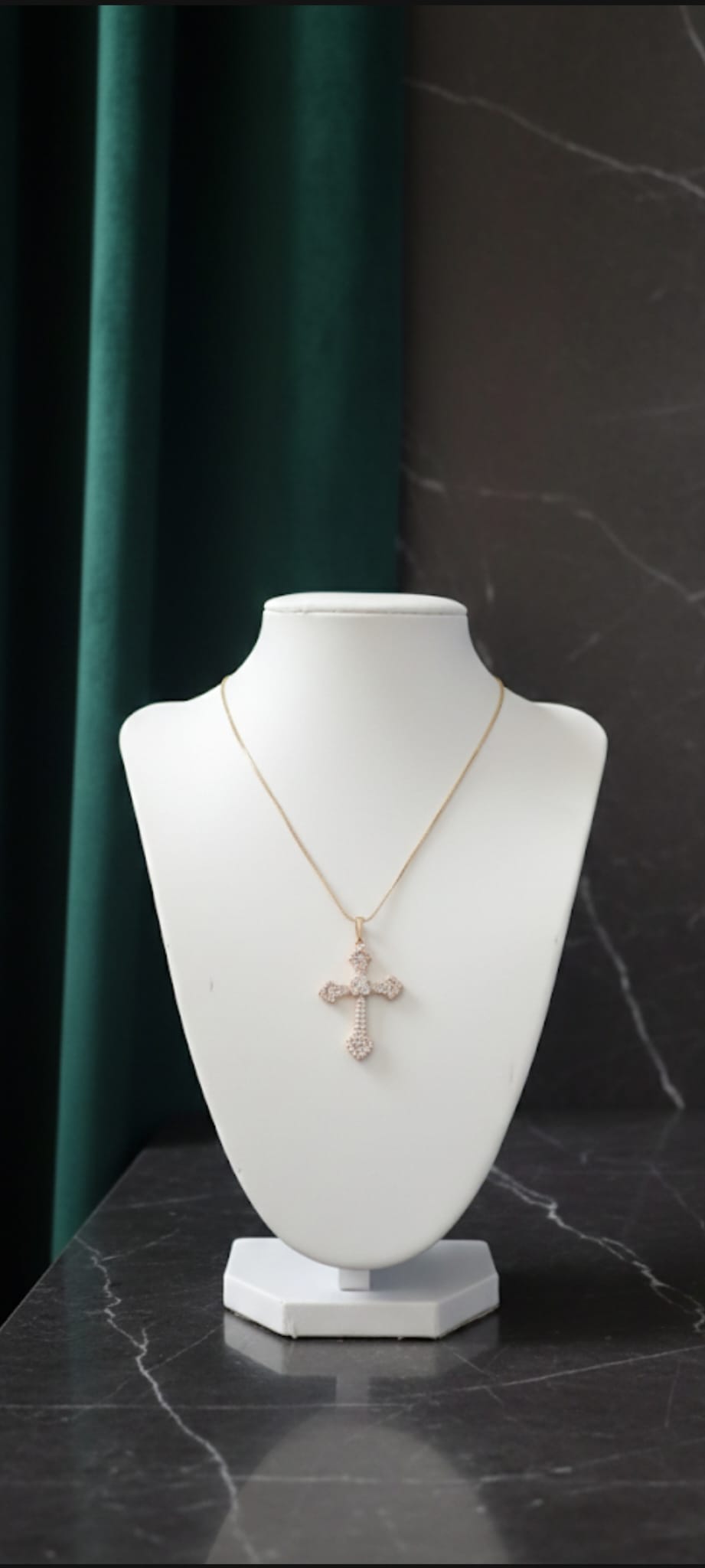 Ciondolo Croce Bisantina - SSJewelry - Oro Laminato di alta Qualità per uso quotidiano- Gioielleria in Ticino.